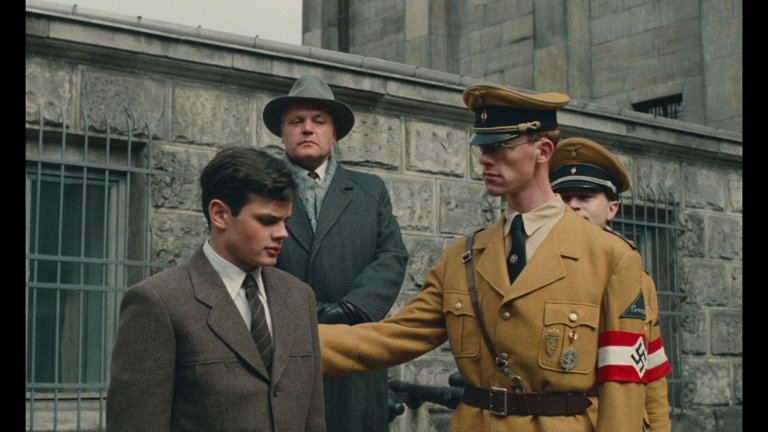 Screen capture from Europa Europa