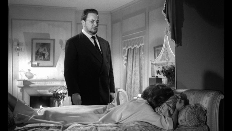 Screen capture from Eyes Without a Face