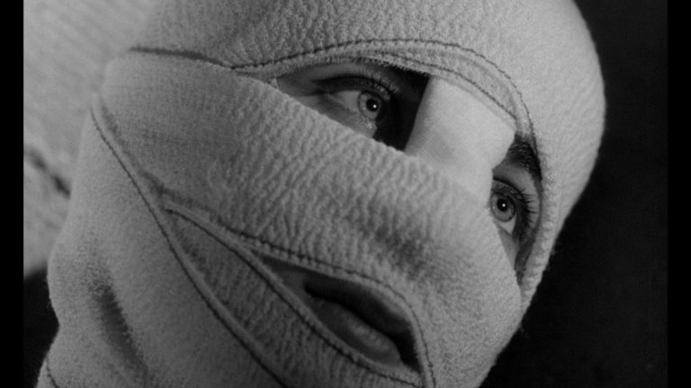 Screen capture from Eyes Without a Face