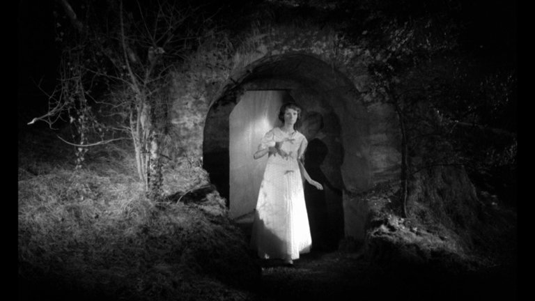 Screen capture from Eyes Without a Face