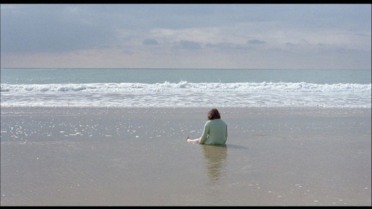 Screen capture from Fat Girl