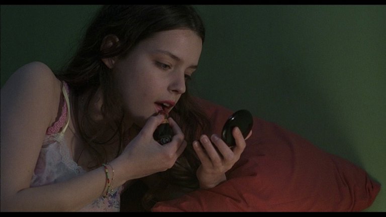 Screen capture from Fat Girl