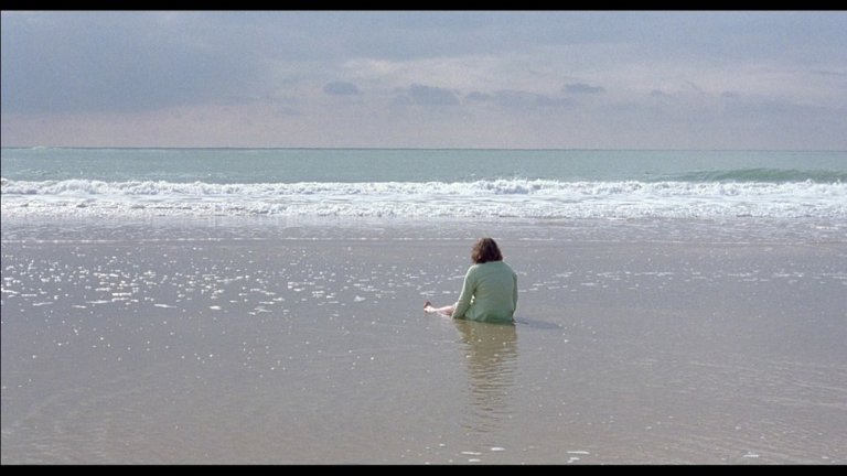 Screen capture from Fat Girl