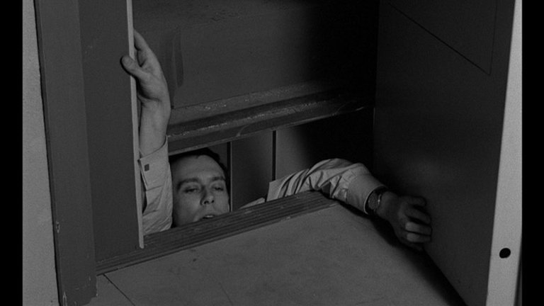 Screen capture from Elevator to the Gallows