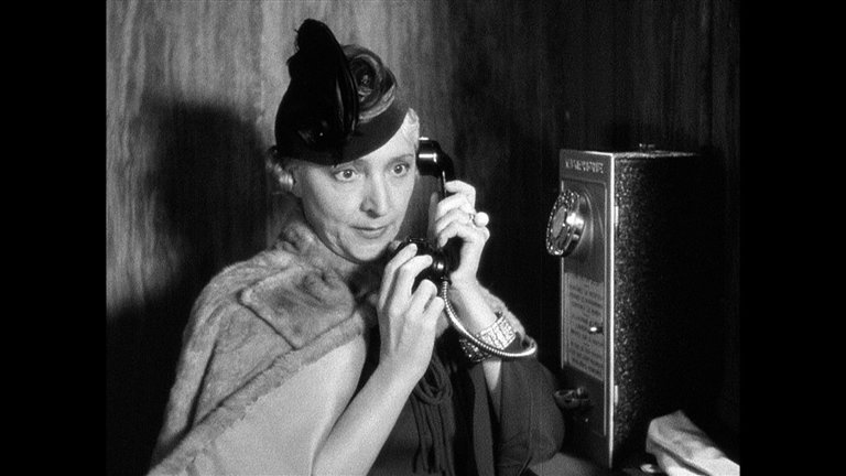 Screen capture from Sacha Guitry: Four Films 1936 - 1938