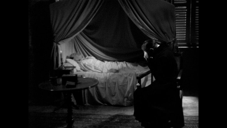 Screen capture from Sacha Guitry: Four Films 1936 - 1938