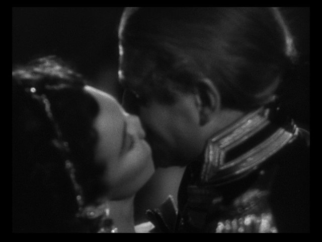Screen capture from That Hamilton Woman