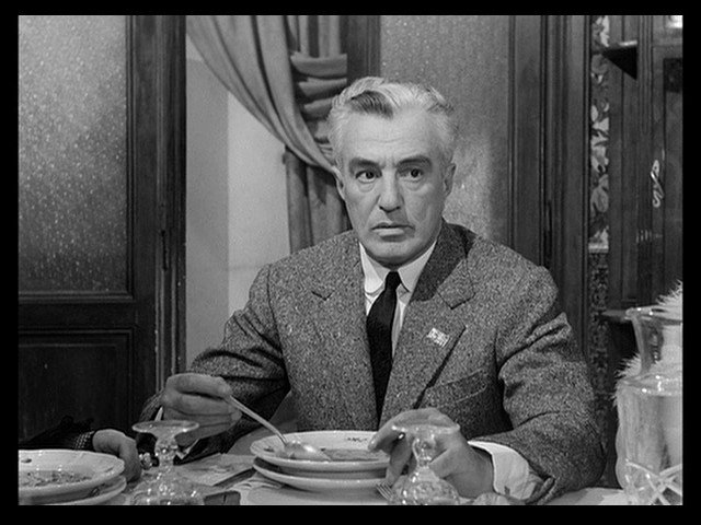 Screen capture from Il Generale Della Rovere