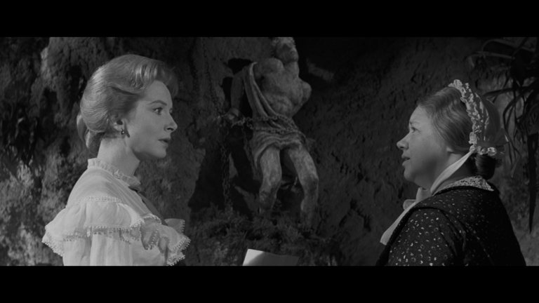Screen capture from The Innocents