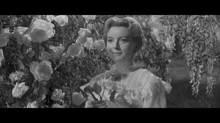 Screen capture from The Innocents