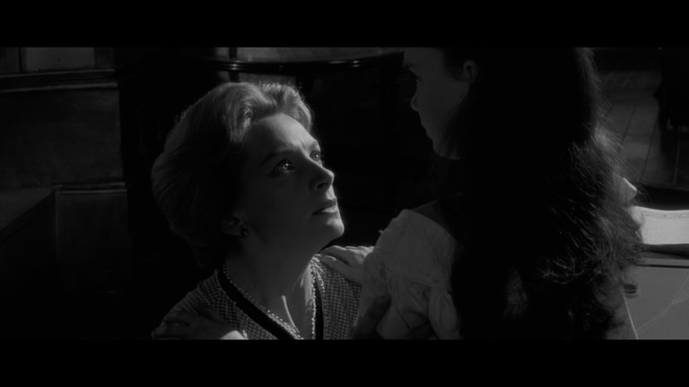 Screen capture from The Innocents