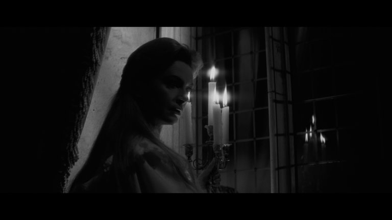 Screen capture from The Innocents