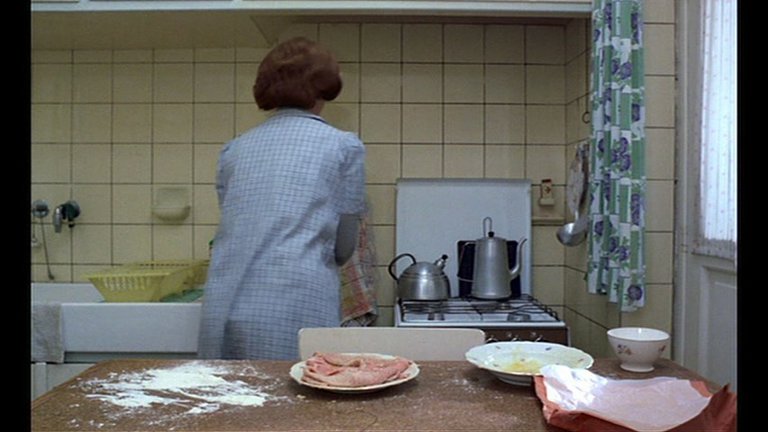 Screen capture from Jeanne Dielman, 23, quai du Commerce, 1080 Bruxelles