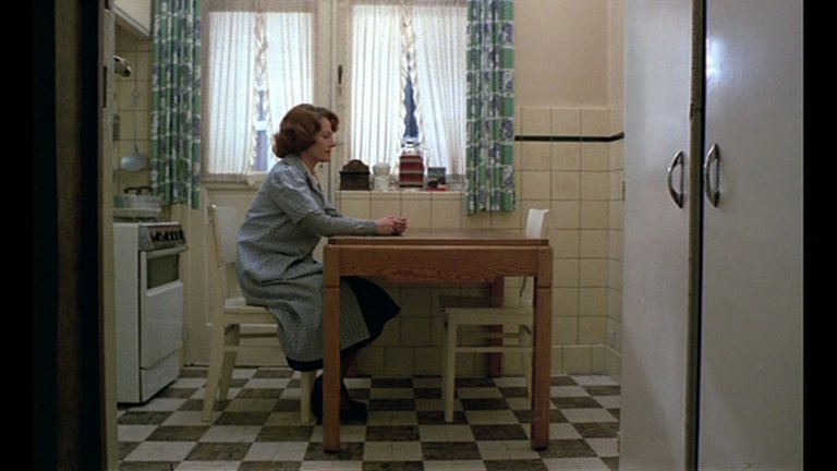 Screen capture from Jeanne Dielman, 23, quai du Commerce, 1080 Bruxelles