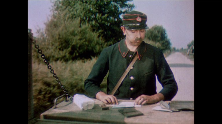 Screen capture from Jour de fête