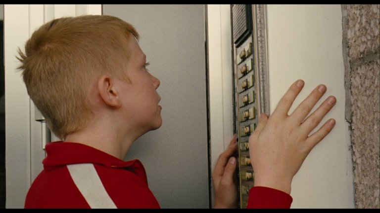 Screen capture from The Kid with a Bike