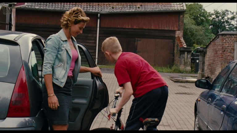Screen capture from The Kid with a Bike