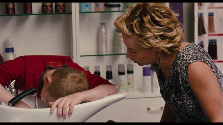 Screen capture from The Kid with a Bike