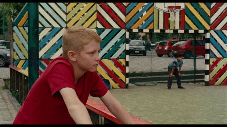 Screen capture from The Kid with a Bike