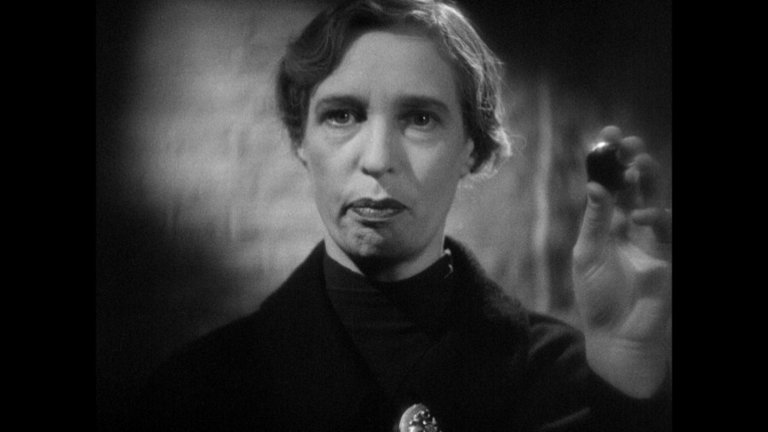 Screen capture from The Man Who Knew Too Much