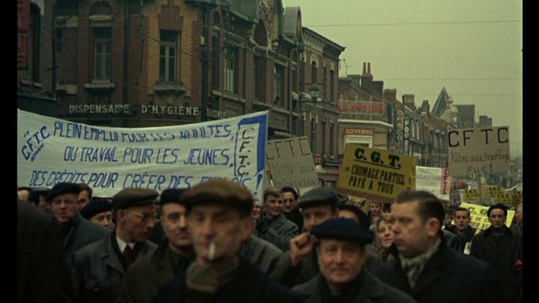 Screen capture from L’enfance nue