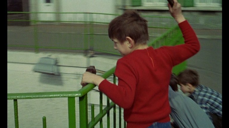 Screen capture from L’enfance nue