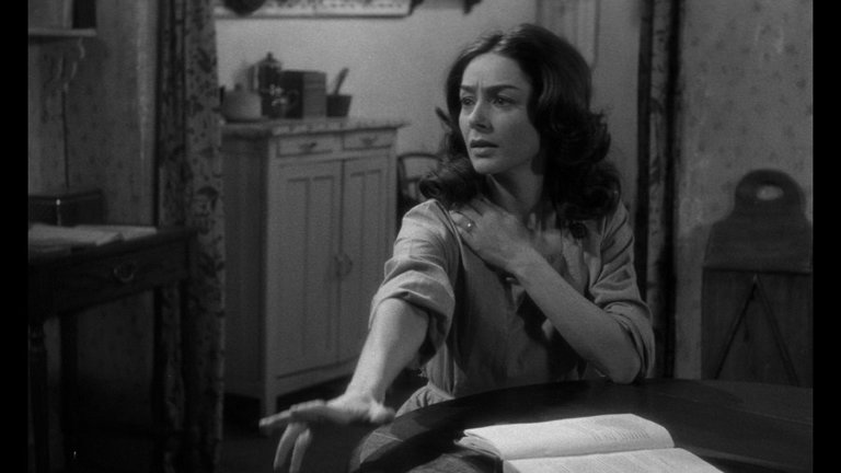 Screen capture from Léon Morin, Priest