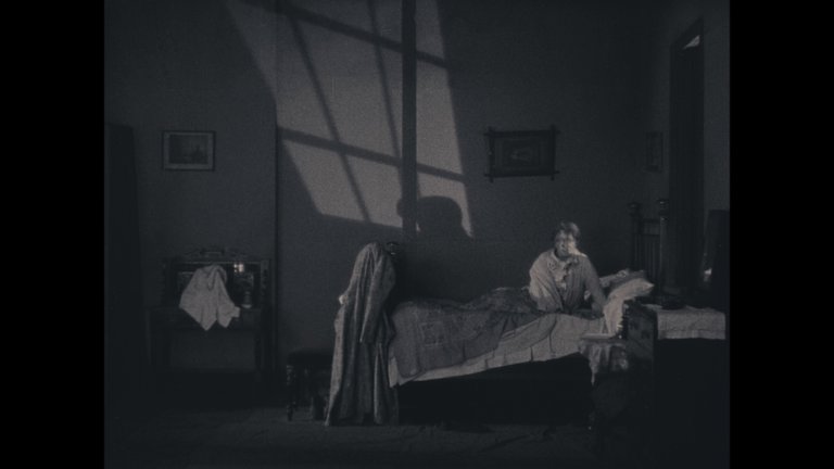 Screen capture from The Lodger: A Story of the London Fog