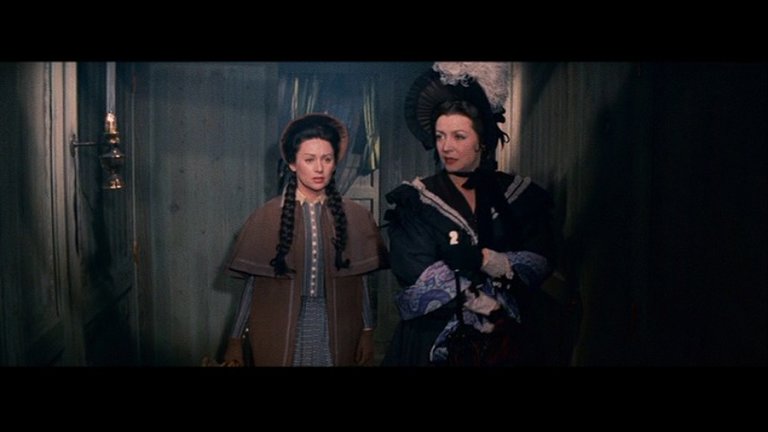 Screen capture from Lola Montès