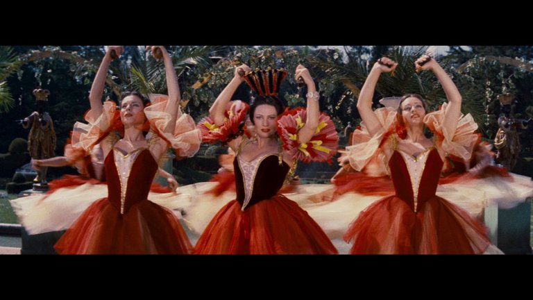 Screen capture from Lola Montès