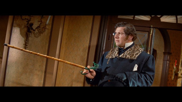 Screen capture from Lola Montès