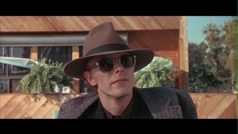 Screen capture from The Man Who Fell to Earth
