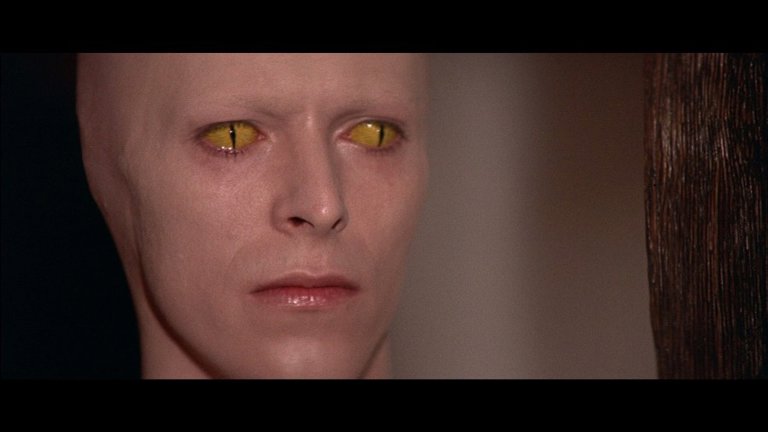 Screen capture from The Man Who Fell to Earth