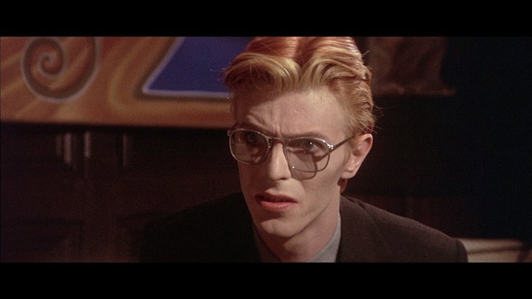 Screen capture from The Man Who Fell to Earth