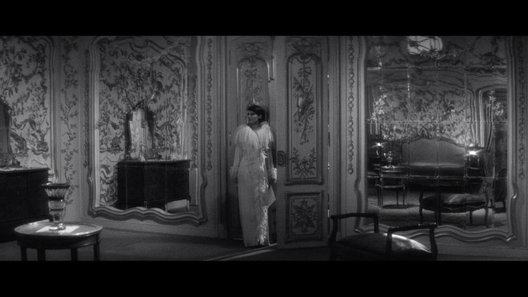 Screen capture from Last Year at Marienbad