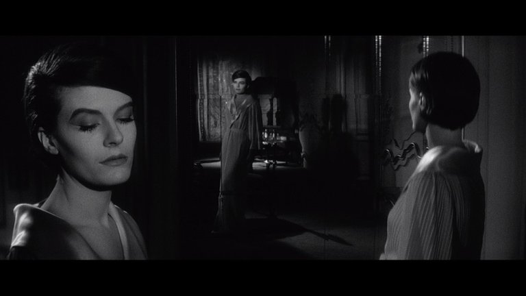 Screen capture from Last Year at Marienbad