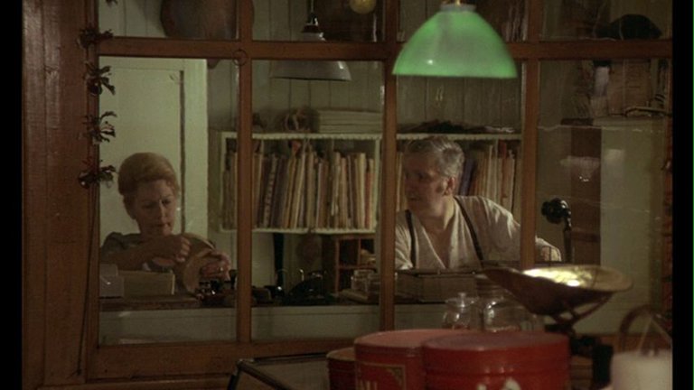Screen capture from Mon oncle Antoine