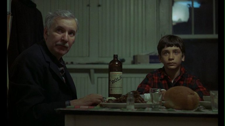 Screen capture from Mon oncle Antoine