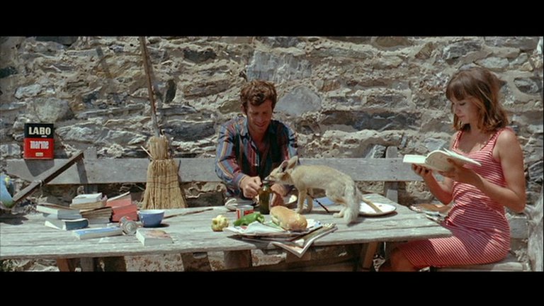 Screen capture from Pierrot le fou