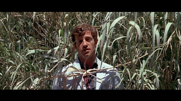 Screen capture from Pierrot le fou