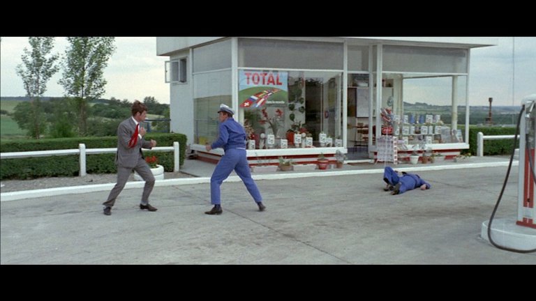 Screen capture from Pierrot le fou
