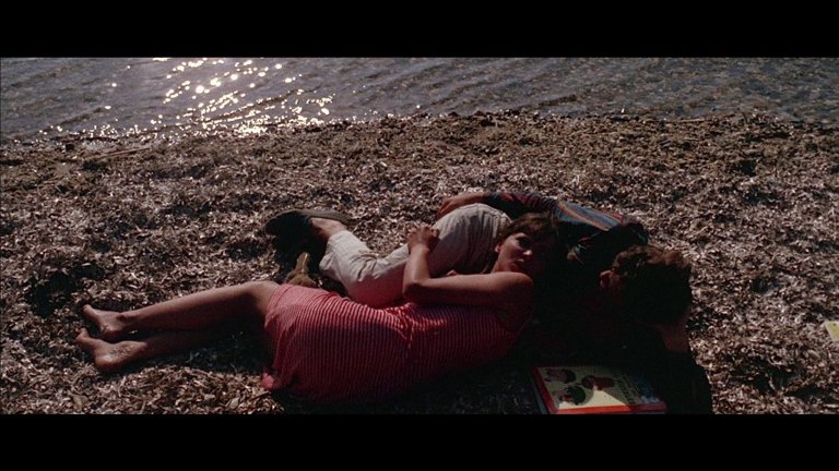 Screen capture from Pierrot le fou