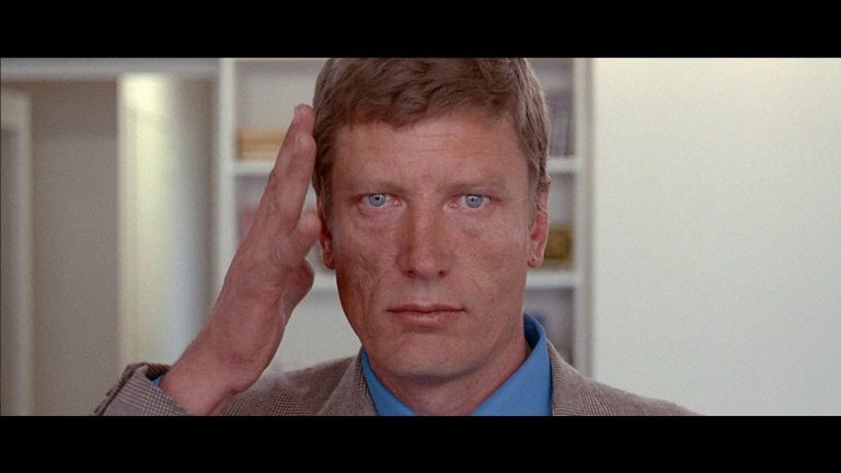 Screen capture from Pierrot le fou