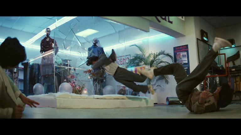 Screen capture from Police Story/Police Story 2
