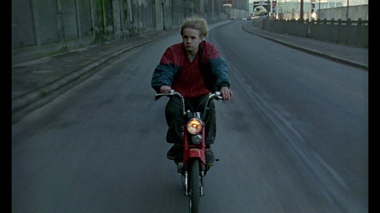 Screen capture from La promesse