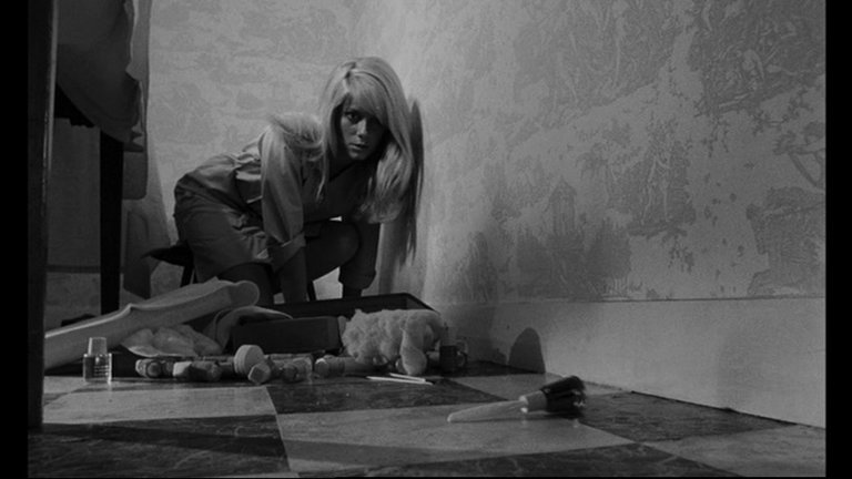 Screen capture from Repulsion