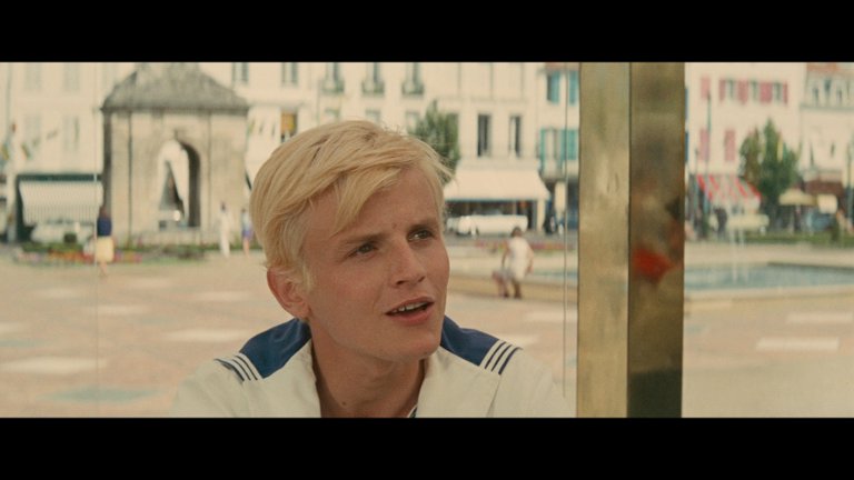 Screen capture from The Young Girls of Rochefort