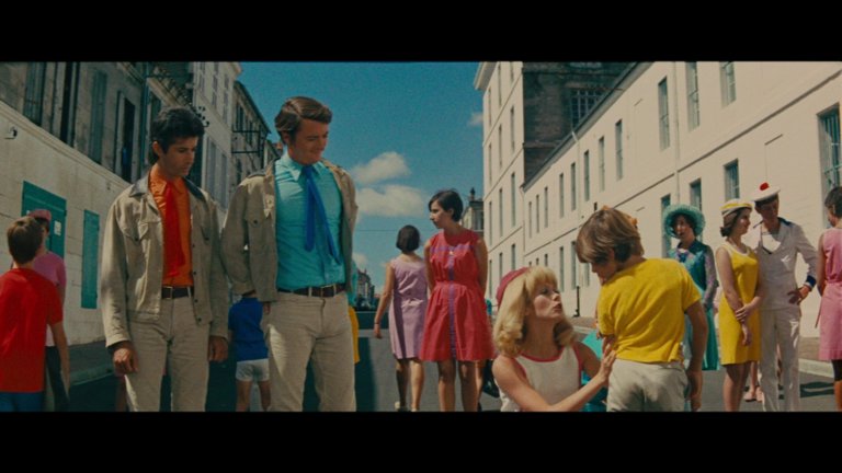 Screen capture from The Young Girls of Rochefort