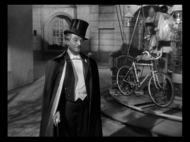Screen capture from La ronde
