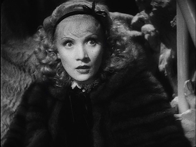 Screen capture from The Scarlet Empress